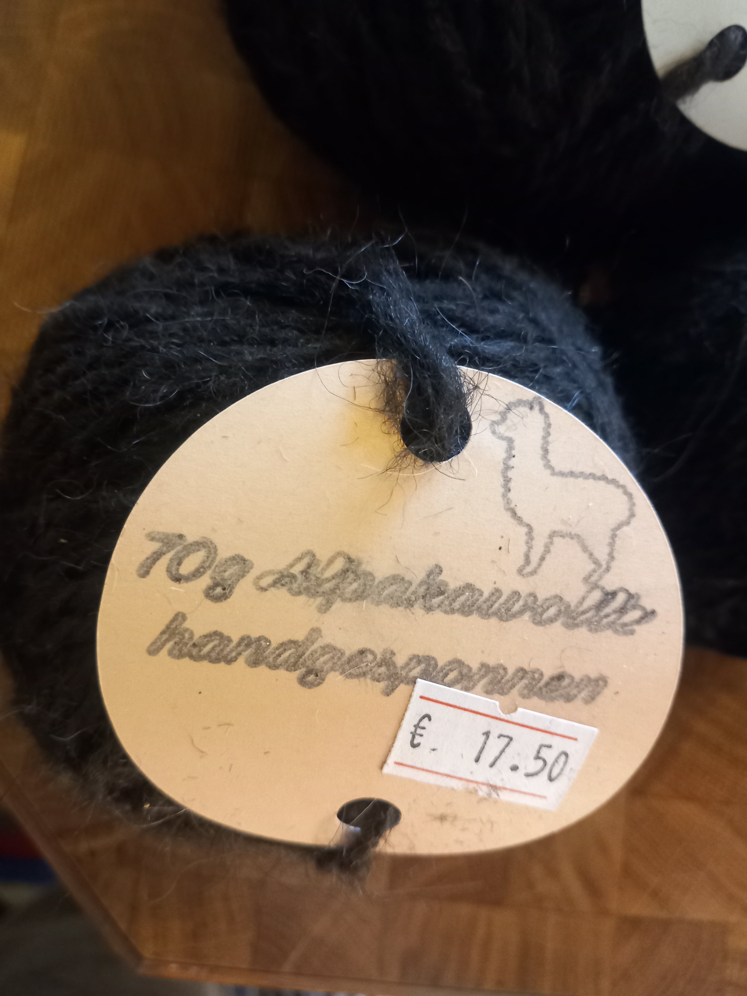 Handgesponnene Alpakawolle "Sally"